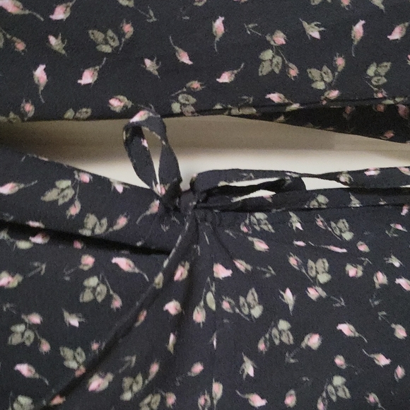 🌿2 for $35 gorgeous blouse - Picture 3 of 4